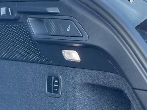 New 2025 Porsche Macan Electric image 40