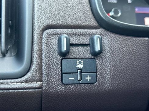 Used 2021 GMC Canyon Denali image 21