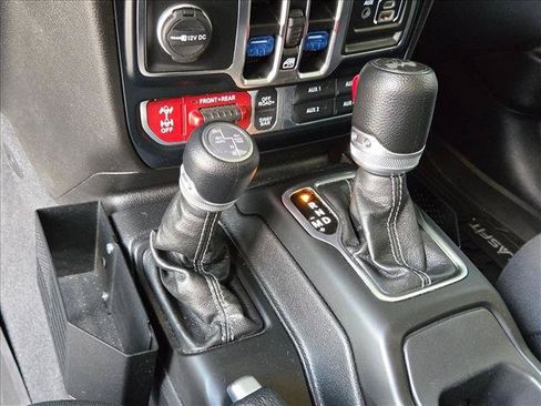 Used 2024 Jeep Wrangler Unlimited Rubicon 4xe AWD/4WD image 17