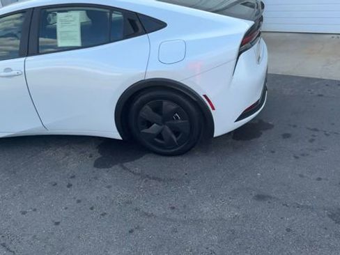 Used 2025 Toyota Prius LE FWD image 9