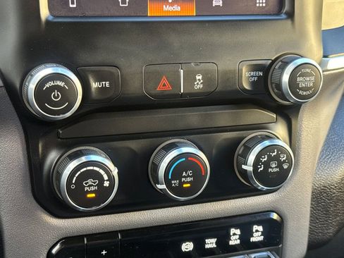 Used 2024 RAM 2500 Big Horn AWD/4WD image 30