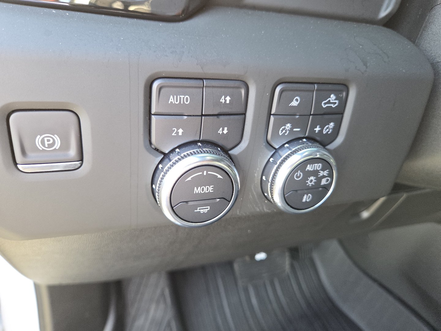 Used 2025 GMC Sierra 2500 AT4X AWD/4WD image 6