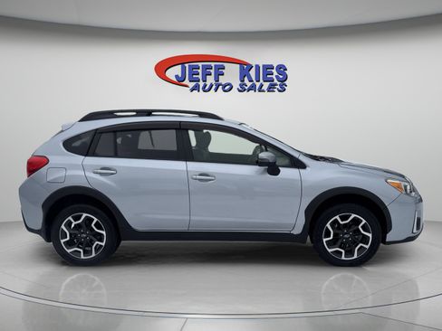 Used 2017 Subaru Crosstrek 2.0i Limited image 4
