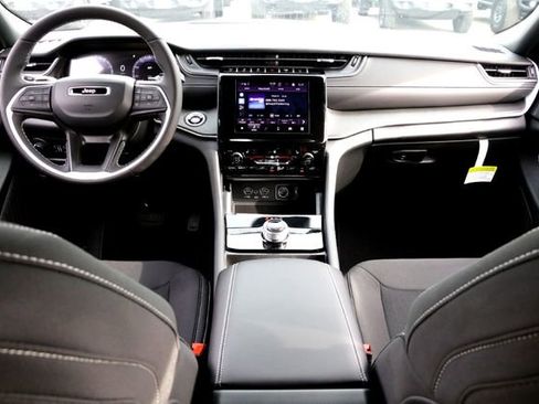 New 2025 Jeep Grand Cherokee L Laredo w/ Luxury Tech Group I image 21