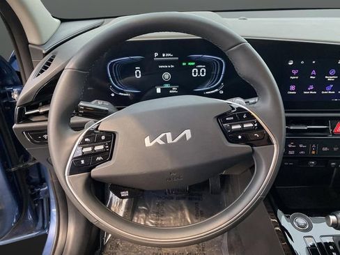 Certified 2024 Kia Niro EX image 17
