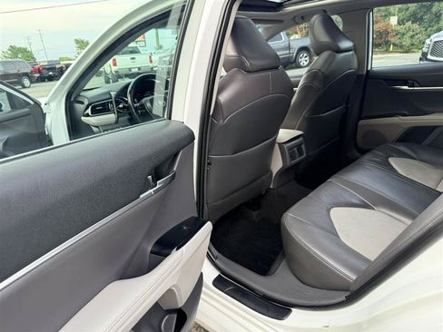 Used 2020 Toyota Camry XLE FWD image 21