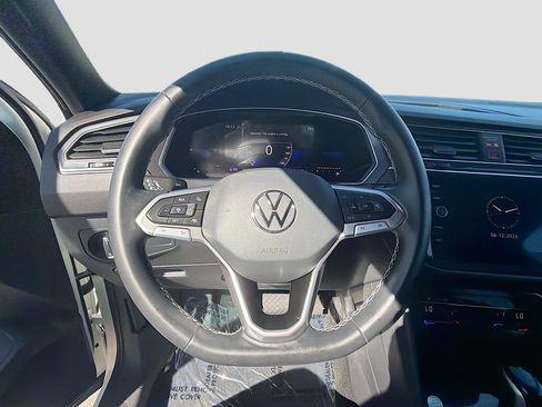 Used 2023 Volkswagen Tiguan SE AWD/4WD image 18