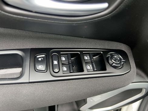 Certified 2021 Jeep Renegade Latitude w/ Luxury Group I image 15