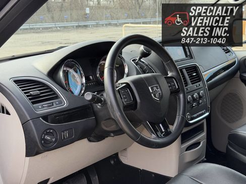 Used 2019 Dodge Grand Caravan SXT image 33