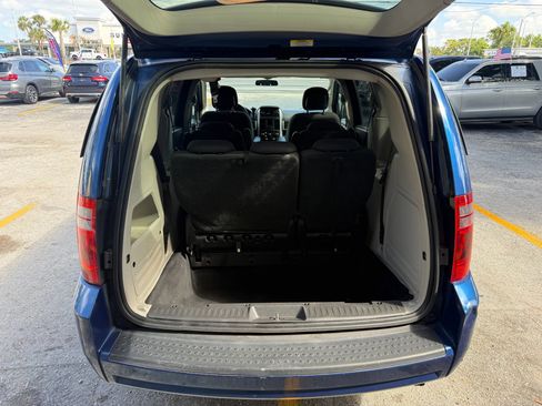Used 2010 Dodge Grand Caravan SXT image 5