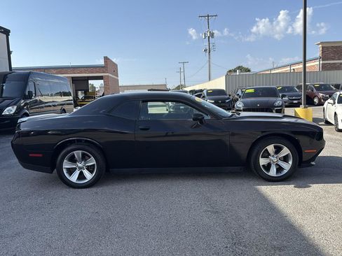 Used 2015 Dodge Challenger SXT RWD image 5