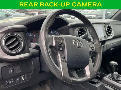 Used 2020 Toyota Tacoma TRD Sport w/ TRD Premium Sport Package AWD/4WD image 19
