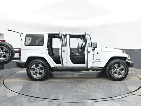 Used 2017 Jeep Wrangler Unlimited Sahara w/ Connectivity Group AWD/4WD image 48