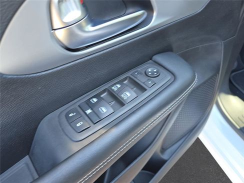 Used 2022 Chrysler Pacifica Touring-L w/ S Appearance Package image 18