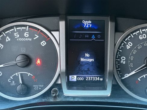 Used 2016 Toyota Tacoma SR5 image 26