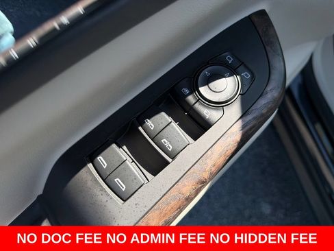 Used 2023 GMC Acadia Denali w/ Denali Ultimate Package AWD/4WD image 13