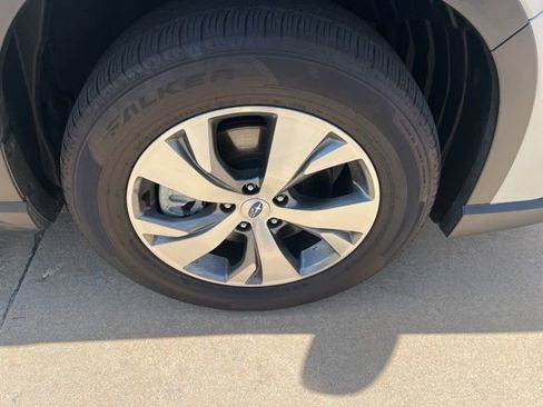 Used 2024 Subaru Ascent Premium w/ Convenience Package image 18