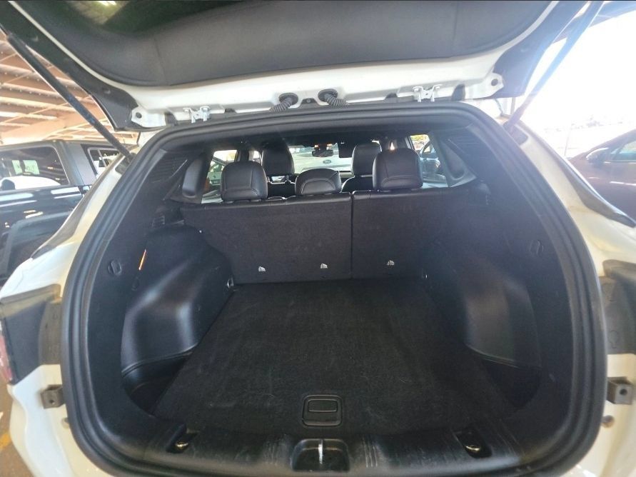 Used 2025 Jeep Compass Trailhawk AWD/4WD image 16