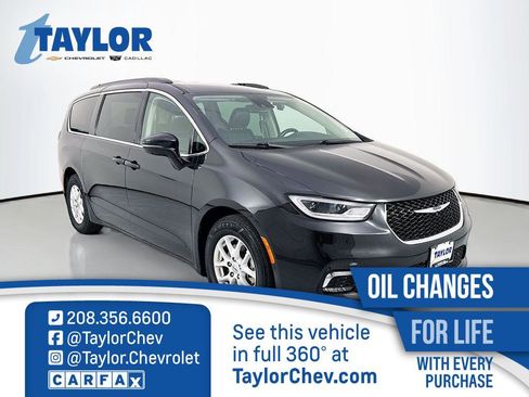 Used 2022 Chrysler Pacifica Touring-L w/ Uconnect Theater Family Group FWD image 1