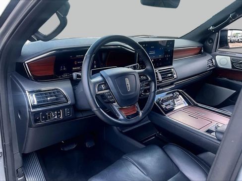 Used 2023 Lincoln Navigator Reserve RWD image 18