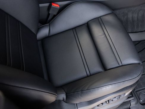 Certified 2025 Porsche Cayenne GTS AWD/4WD image 46
