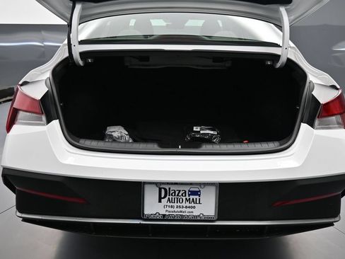 Certified 2025 Hyundai Elantra SE w/ Cargo Package FWD image 21