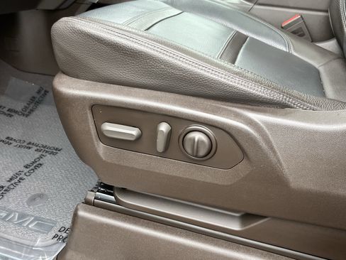 Used 2023 GMC Sierra 3500 Denali w/ Denali Ultimate Package image 17