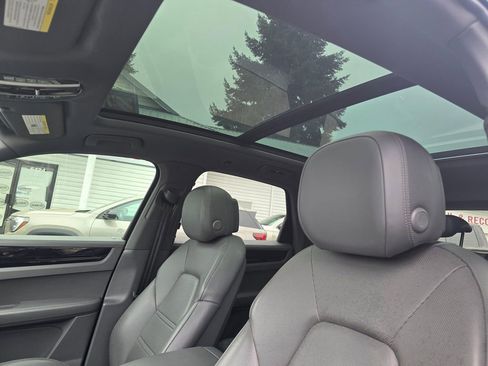 Used 2022 Porsche Cayenne E-Hybrid image 23