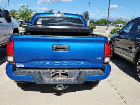 Used 2018 Toyota Tacoma TRD Off-Road w/ Technology Package AWD/4WD image 2