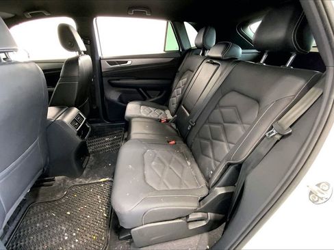 Used 2024 Volkswagen Atlas Cross Sport SE image 24