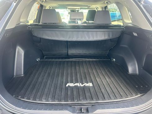 Used 2019 Toyota RAV4 XLE w/ Convenience Package AWD/4WD image 14