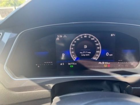 Used 2023 Volkswagen Tiguan SE R-Line image 9