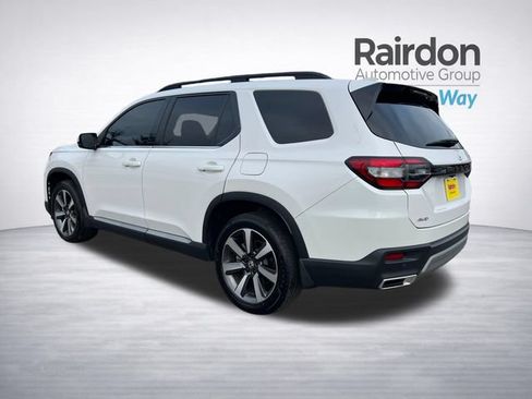 Used 2025 Honda Pilot Touring image 5
