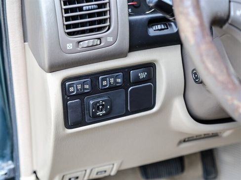 Used 2003 Toyota Land Cruiser image 38