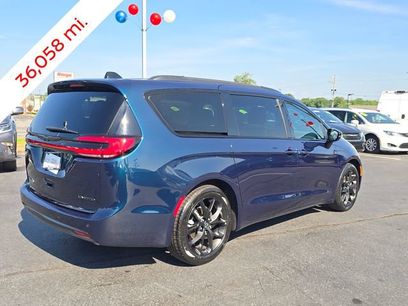 Used 2025 Chrysler Pacifica Limited