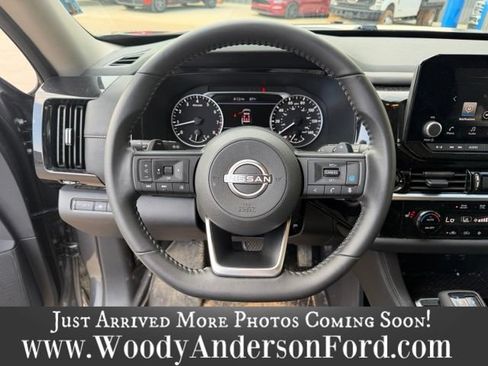 Used 2025 Nissan Pathfinder SV w/ SV Premium Package FWD image 14