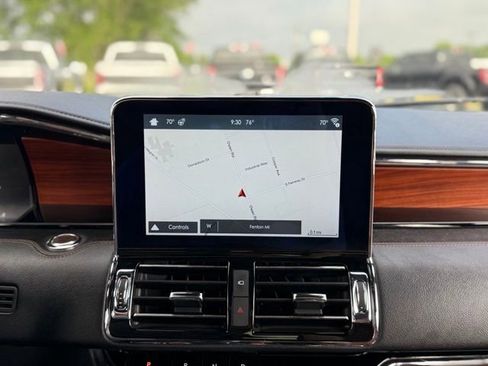 Used 2018 Lincoln Navigator Reserve w/ Technology Package AWD/4WD image 3