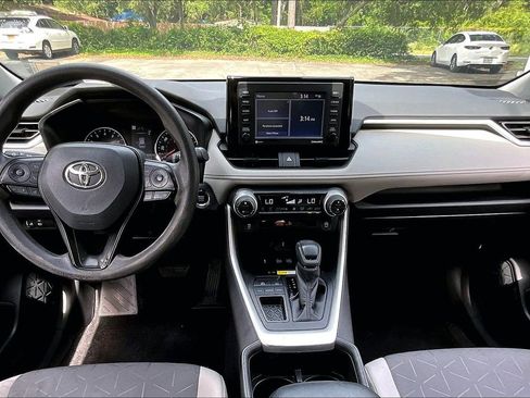 Used 2022 Toyota RAV4 XLE FWD image 7