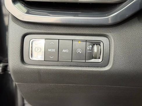 Used 2025 GMC Acadia AT4 image 32