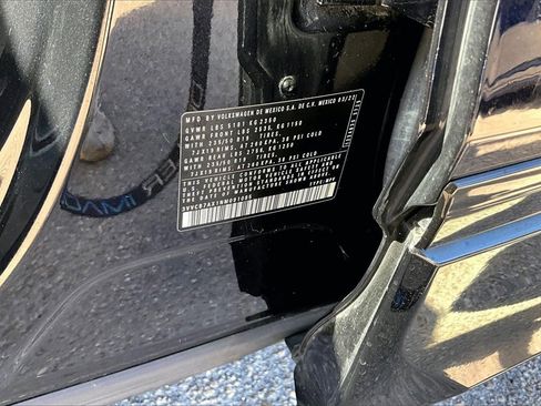 Certified 2022 Volkswagen Tiguan SE R-Line image 30