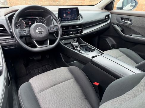 Used 2023 Nissan Rogue SV image 4