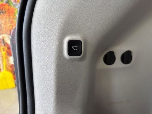 Used 2019 Jeep Cherokee Limited image 49