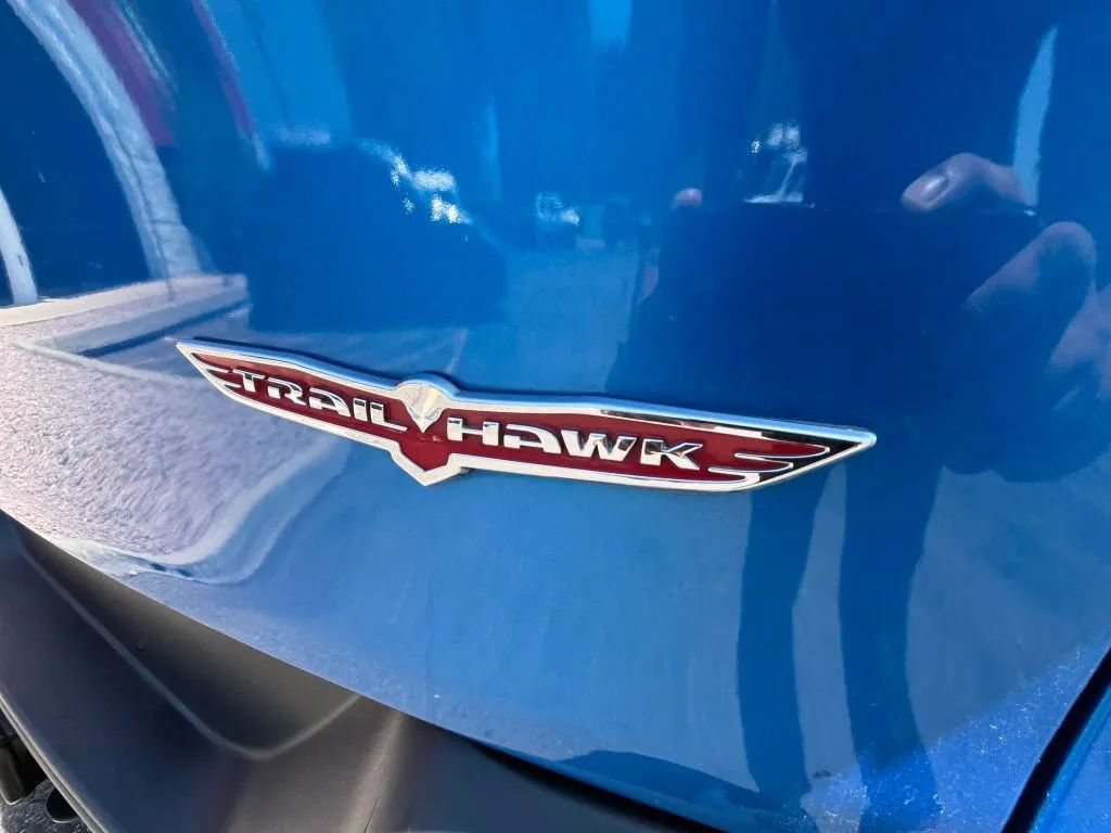 Used 2017 Jeep Cherokee Trailhawk w/ Comfort/Convenience Group AWD/4WD image 21