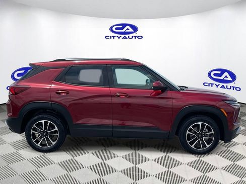 Used 2024 Chevrolet TrailBlazer LT FWD image 2