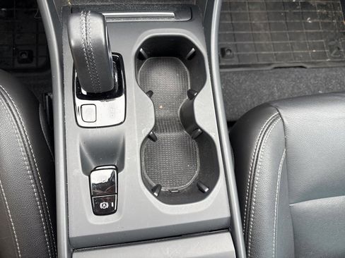 Used 2021 Volvo XC40 T5 Momentum w/ Premium Package image 21