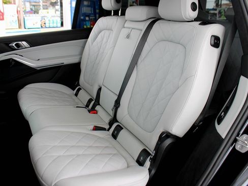 Used 2024 BMW X7 xDrive40i w/ M Sport Package AWD/4WD image 22