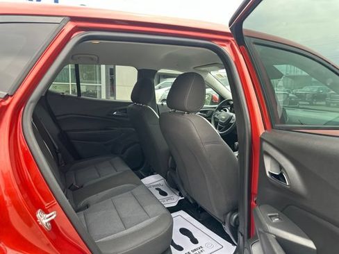 Used 2024 Chevrolet Trax LS w/ LS Convenience Package FWD image 15