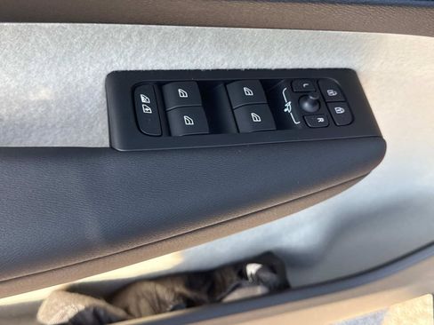 New 2026 Volvo XC40 B5 Ultra w/ Climate Package image 17