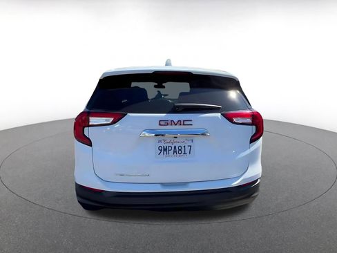 Used 2024 GMC Terrain SLE image 12