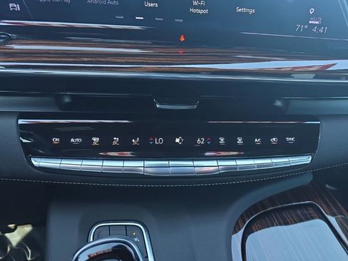Used 2022 Cadillac Escalade Premium Luxury RWD image 20
